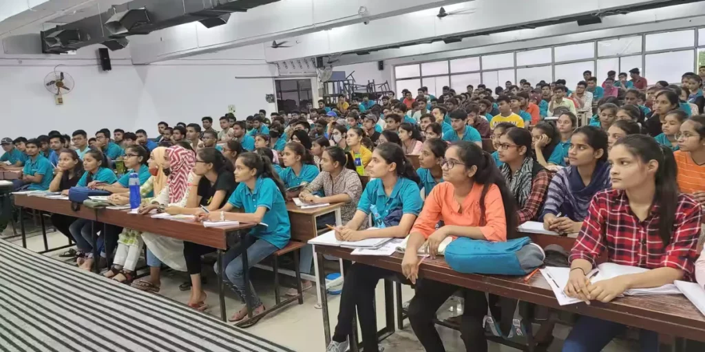 Paramount Coaching Kanpur kaka deo