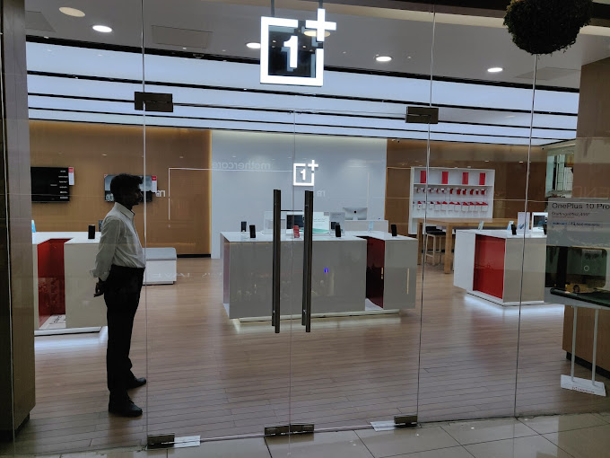 OnePlus Experience Store